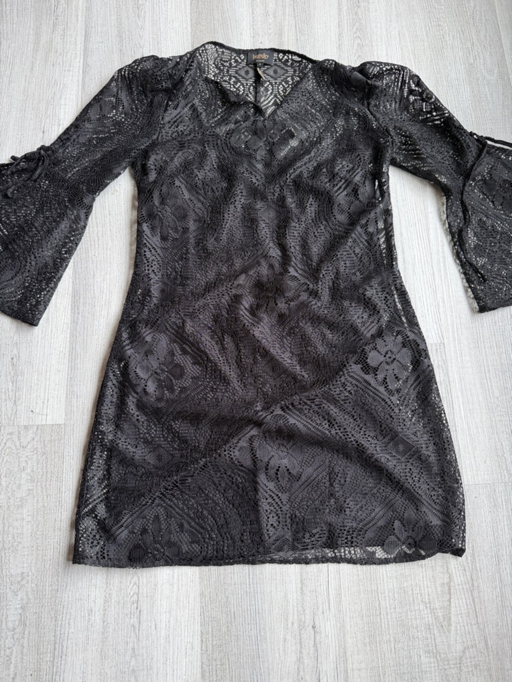 Laundry By Shelli Segal Black Lace Long Sleeve Dress.    CAJA # 1 D